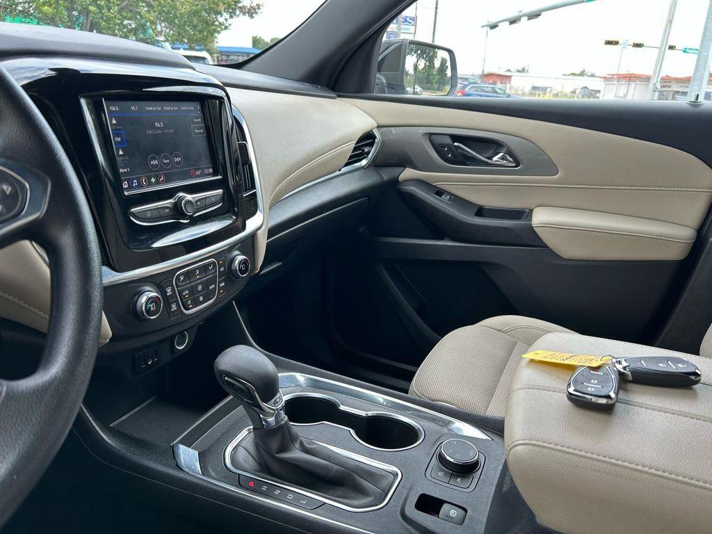 used 2023 Chevrolet Traverse car, priced at $15,900