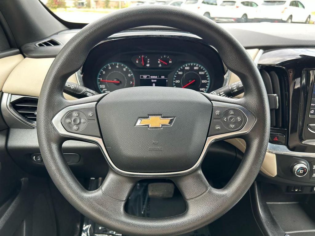 used 2023 Chevrolet Traverse car, priced at $15,900