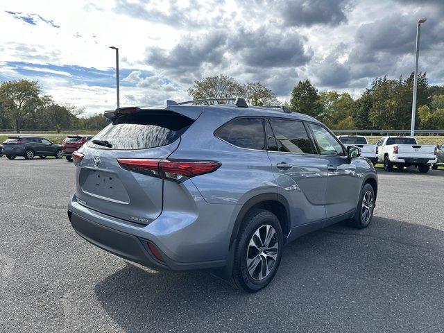 used 2022 Toyota Highlander car, priced at $29,500