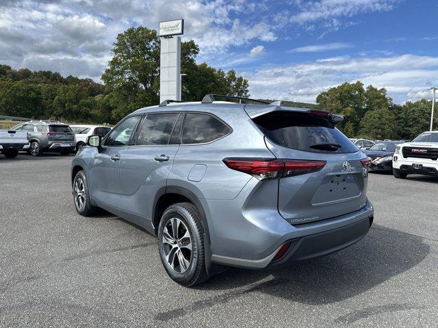 used 2022 Toyota Highlander car, priced at $29,500