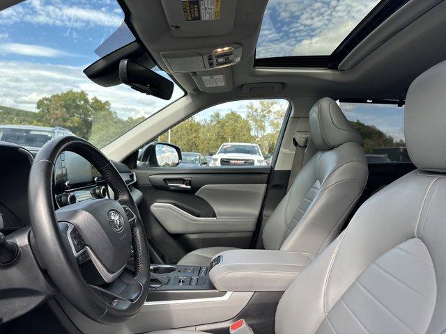 used 2022 Toyota Highlander car, priced at $29,500
