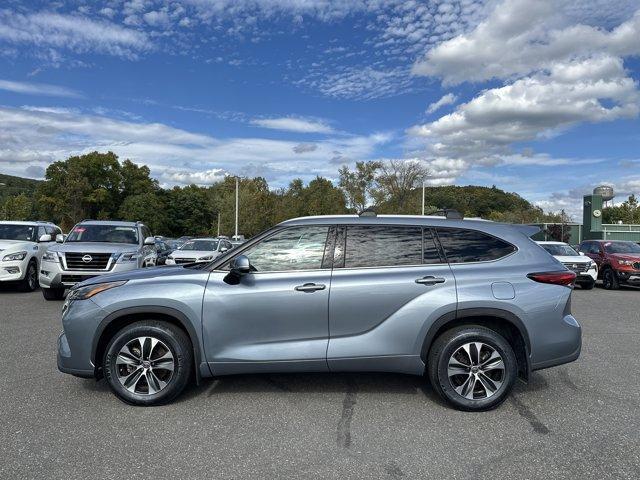 used 2022 Toyota Highlander car, priced at $29,500