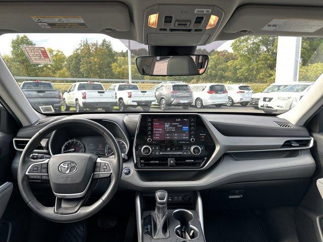 used 2022 Toyota Highlander car, priced at $29,500