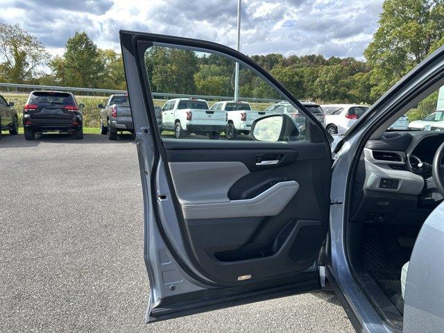 used 2022 Toyota Highlander car, priced at $29,500