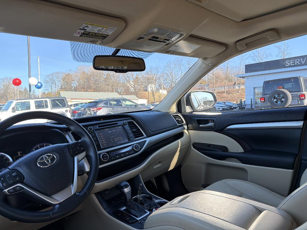 used 2015 Toyota Highlander car, priced at $14,995