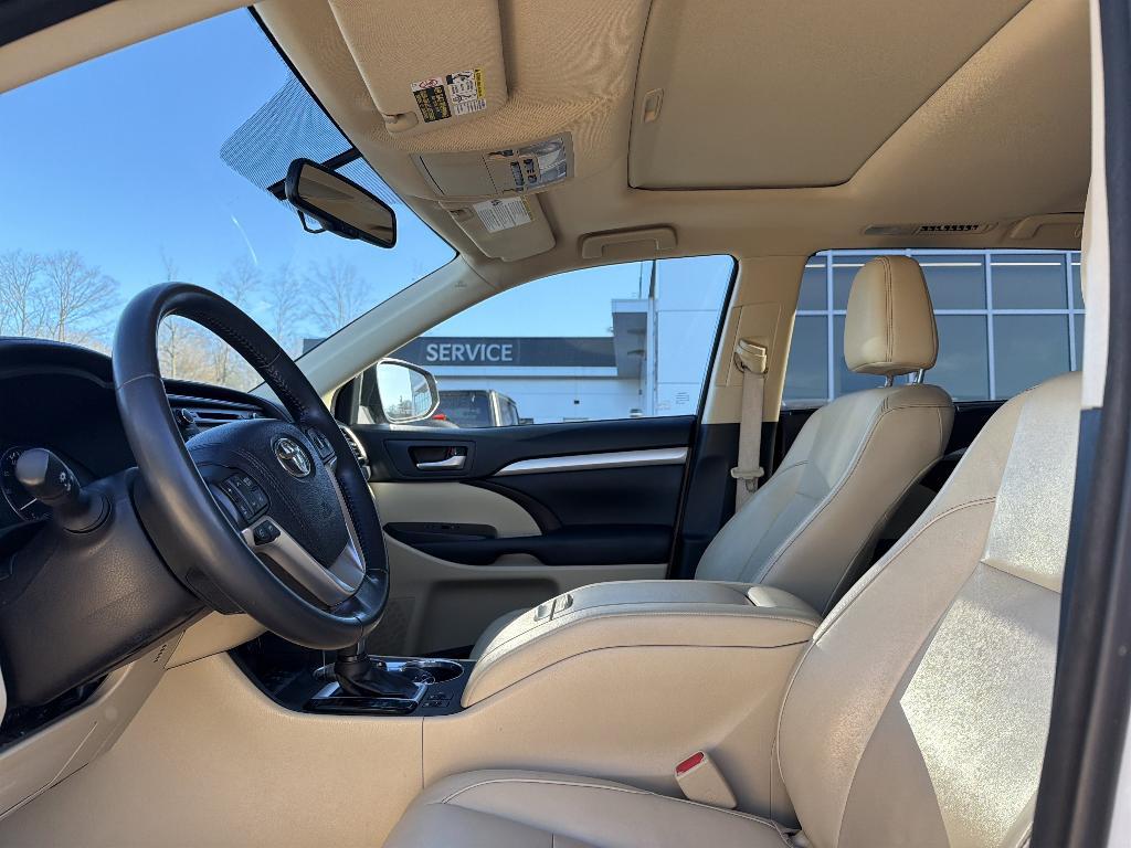used 2015 Toyota Highlander car, priced at $14,995