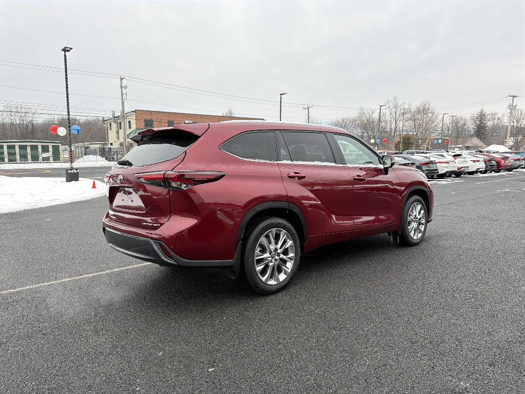 used 2024 Toyota Highlander car, priced at $37,650
