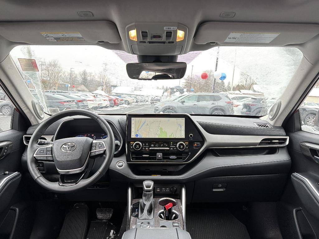 used 2024 Toyota Highlander car, priced at $37,650