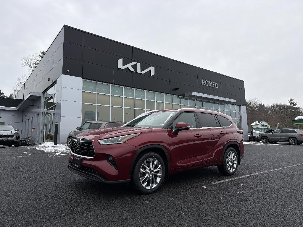 used 2024 Toyota Highlander car, priced at $37,650