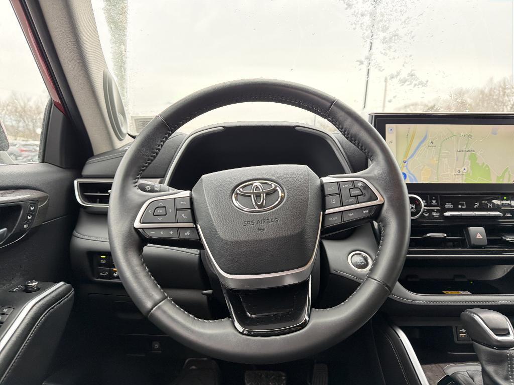 used 2024 Toyota Highlander car, priced at $37,650