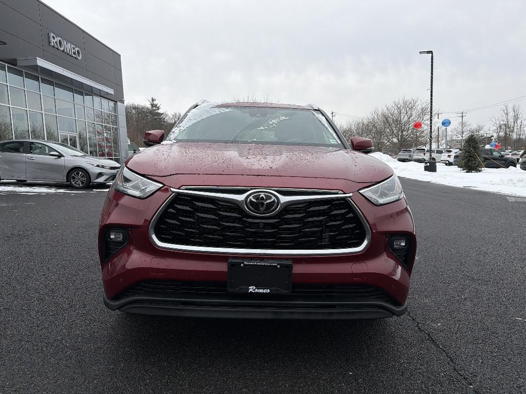 used 2024 Toyota Highlander car, priced at $37,650