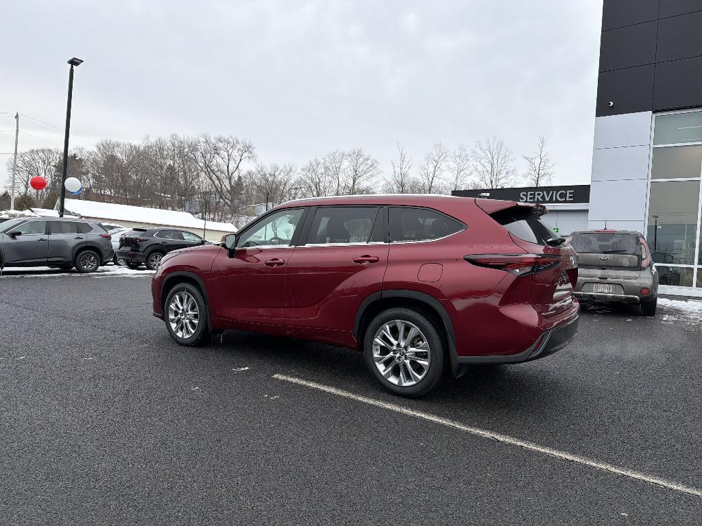 used 2024 Toyota Highlander car, priced at $37,650