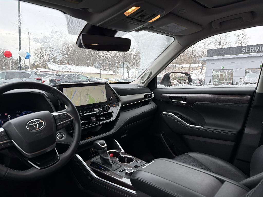 used 2024 Toyota Highlander car, priced at $37,650