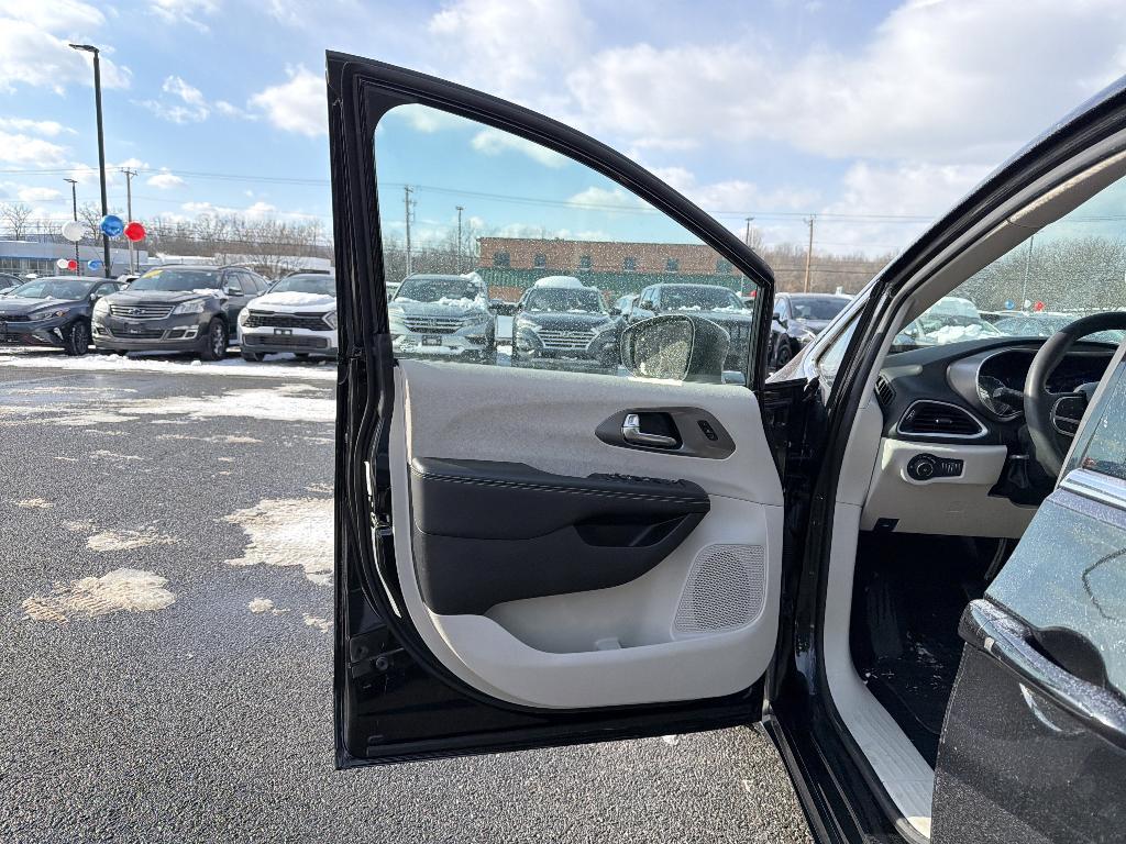 used 2023 Chrysler Pacifica car, priced at $24,000