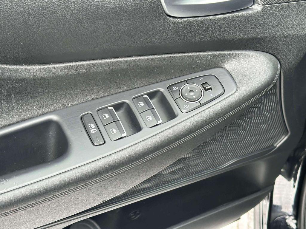 used 2023 Hyundai Santa Fe car, priced at $18,998