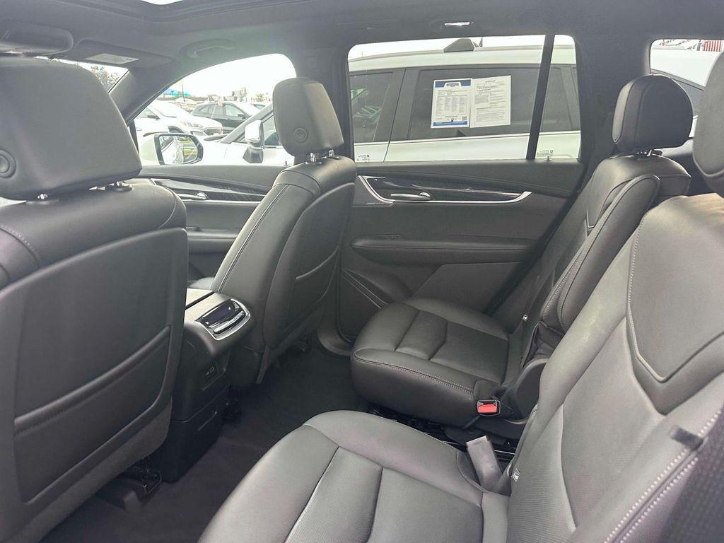 used 2022 Cadillac XT6 car, priced at $30,398