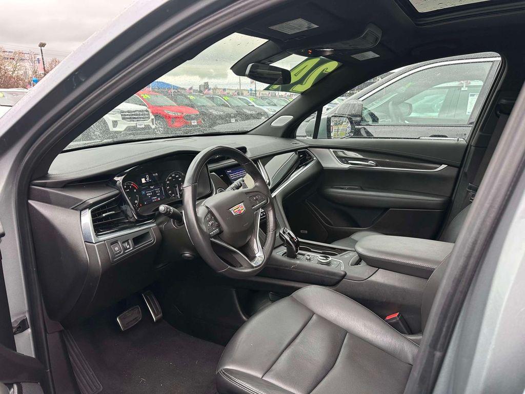 used 2024 Cadillac XT6 car, priced at $38,998