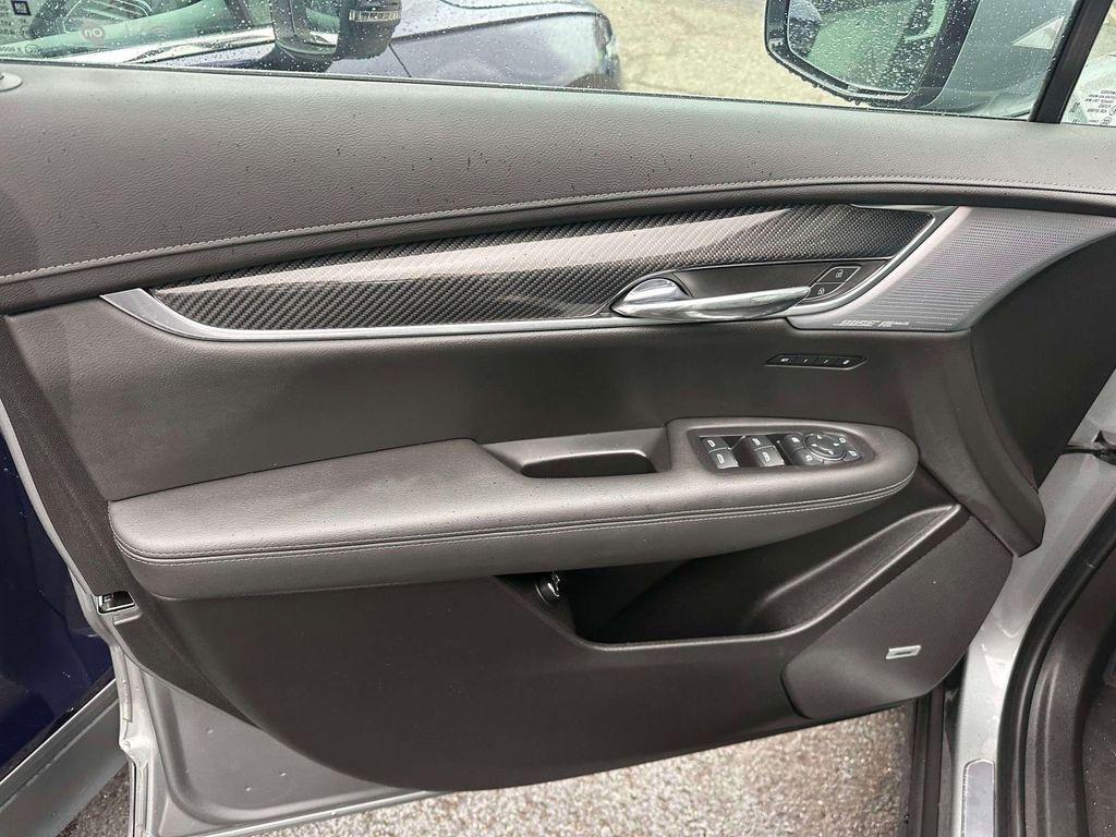 used 2024 Cadillac XT6 car, priced at $38,998