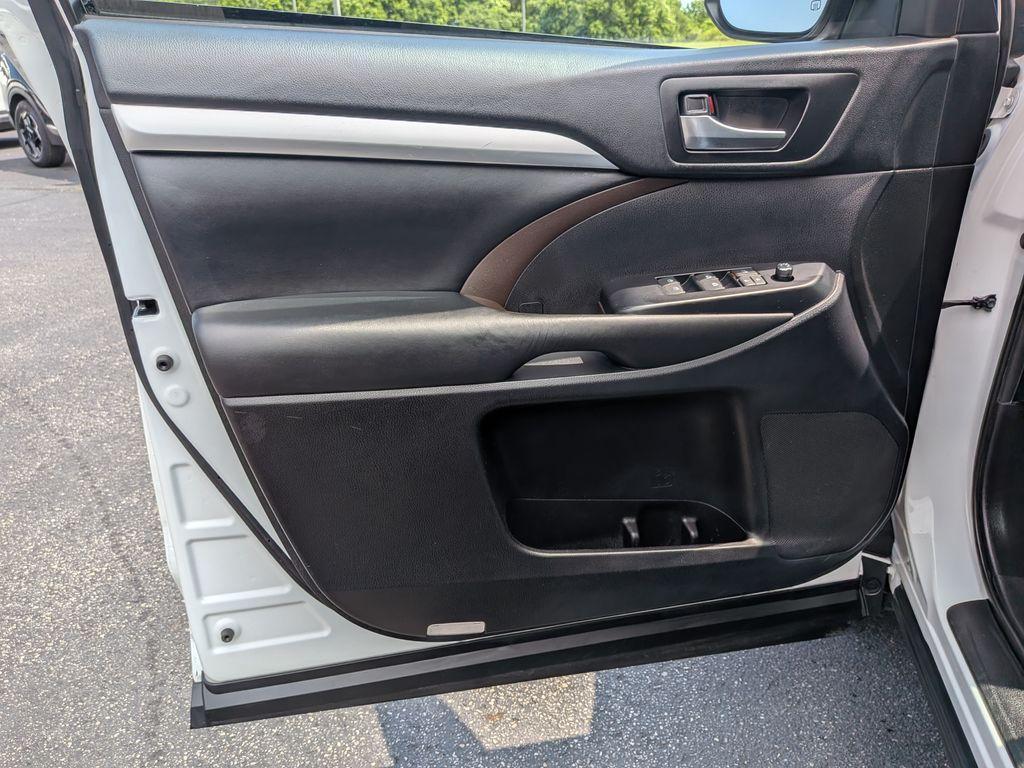 used 2019 Toyota Highlander car, priced at $21,538