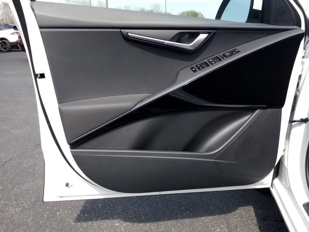 new 2025 Kia Niro car, priced at $30,821