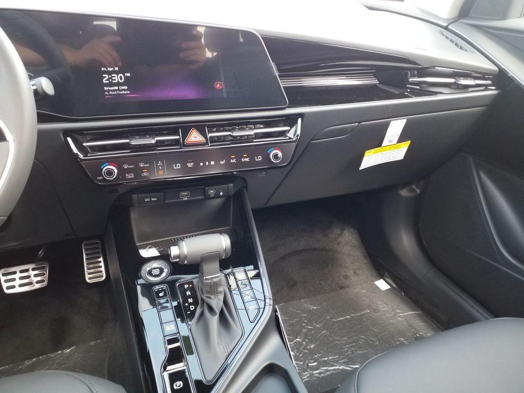 new 2025 Kia Niro car, priced at $30,821