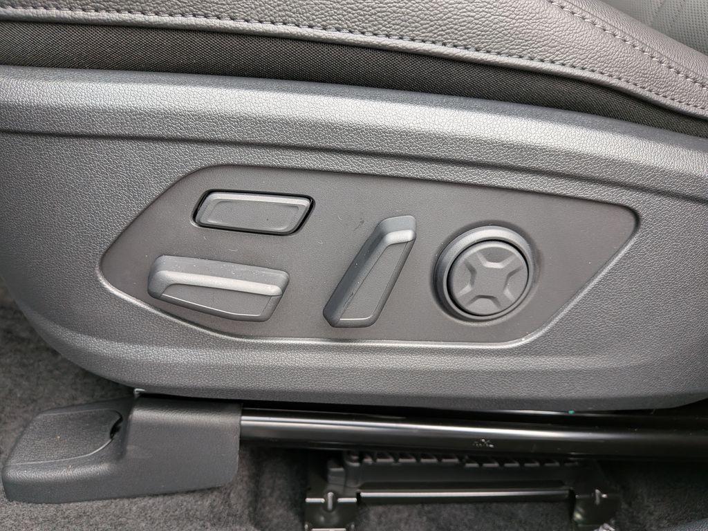 new 2026 Kia Sorento Hybrid car, priced at $44,576