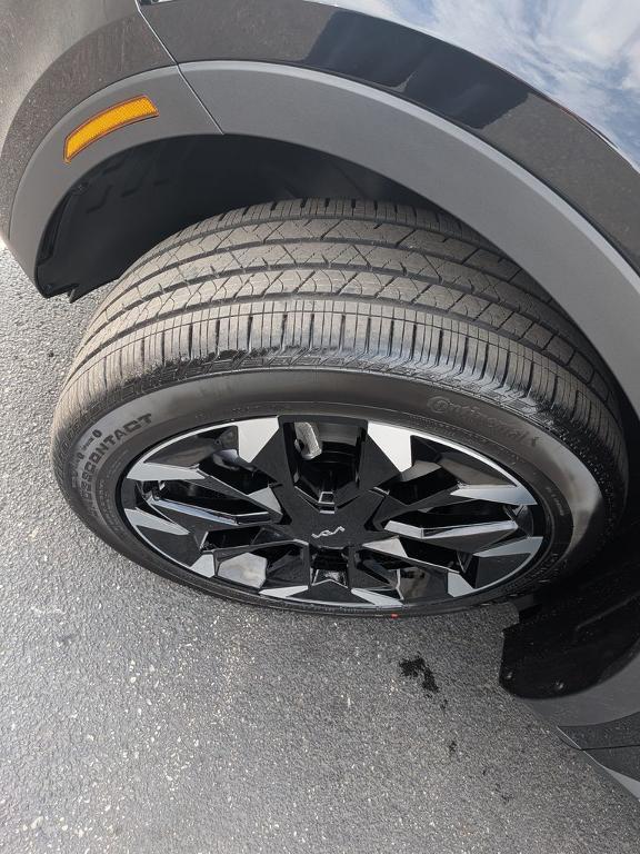 new 2025 Kia Sorento car, priced at $36,305