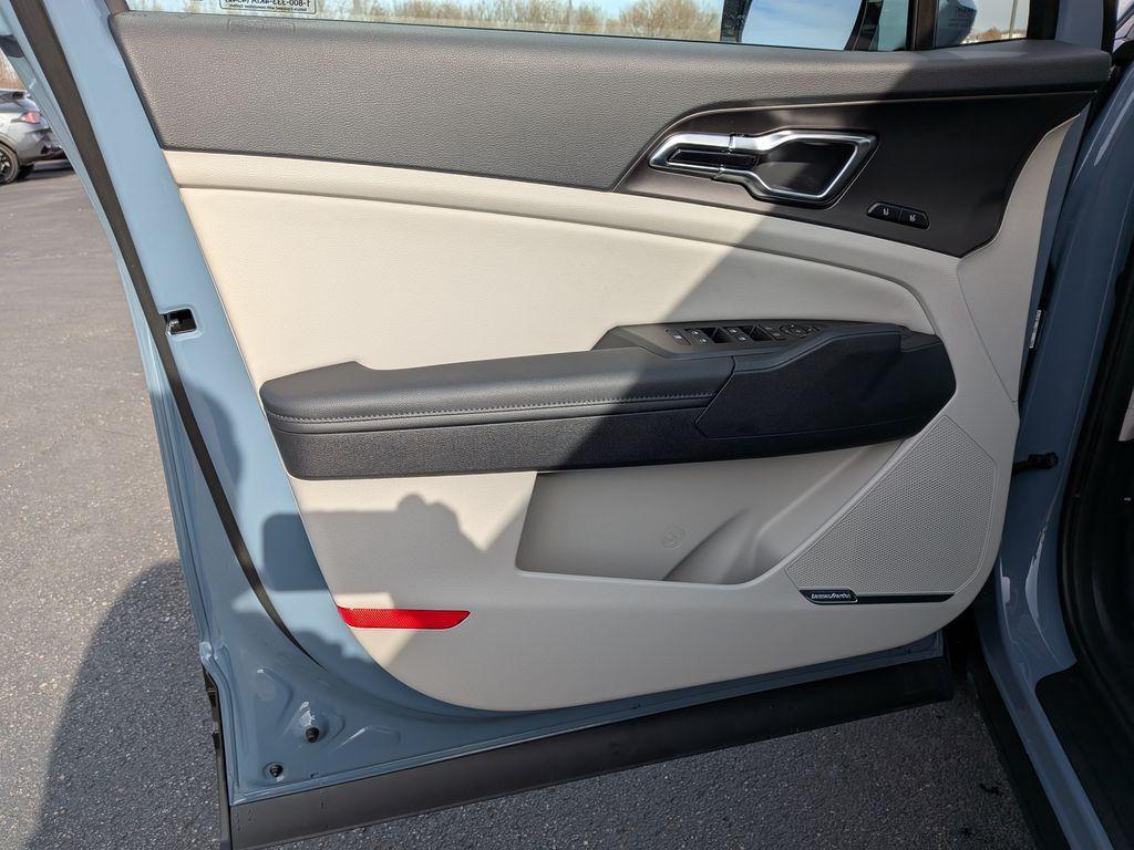 new 2026 Kia Sportage Hybrid car, priced at $40,555