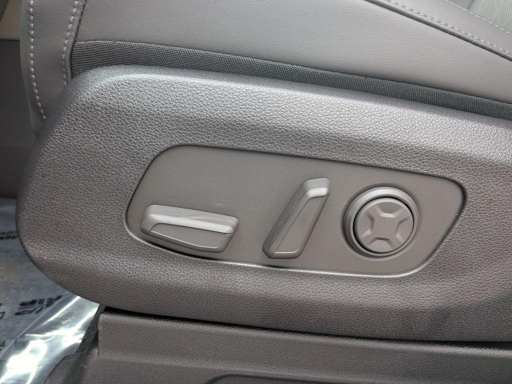 new 2026 Kia Carnival Hybrid car, priced at $43,008