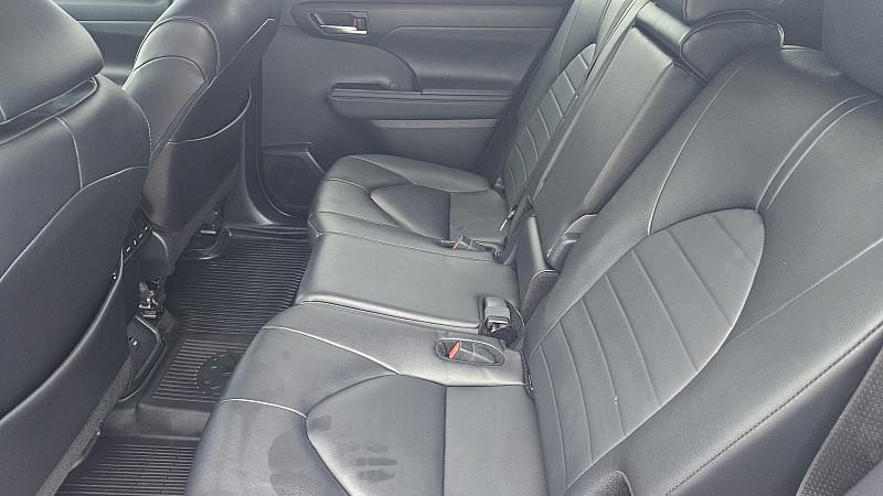 used 2024 Toyota Highlander car, priced at $36,899