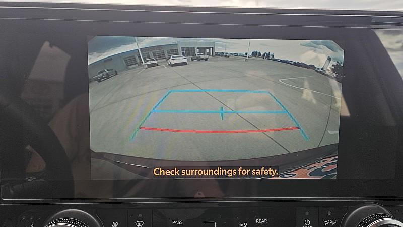 used 2024 Toyota Highlander car, priced at $36,899