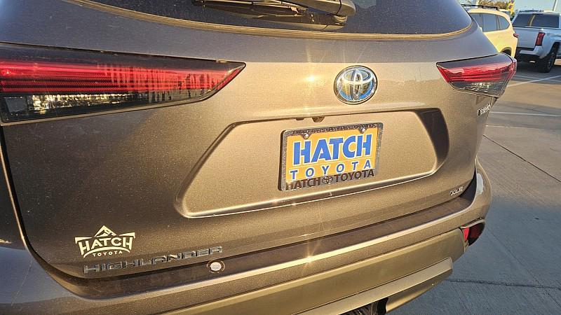 used 2023 Toyota Highlander Hybrid car, priced at $35,999