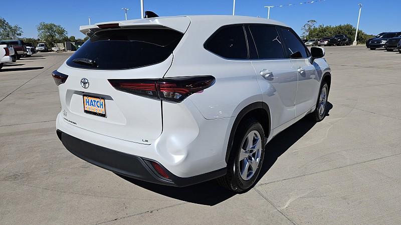 used 2024 Toyota Highlander car, priced at $29,999