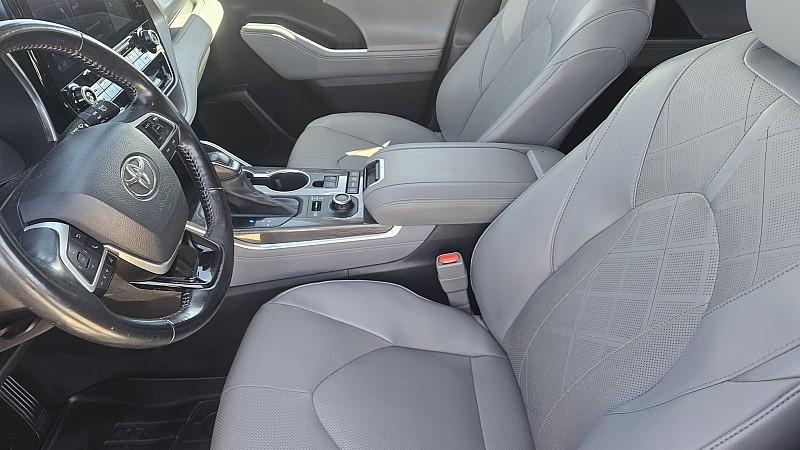 used 2022 Toyota Highlander car, priced at $29,999