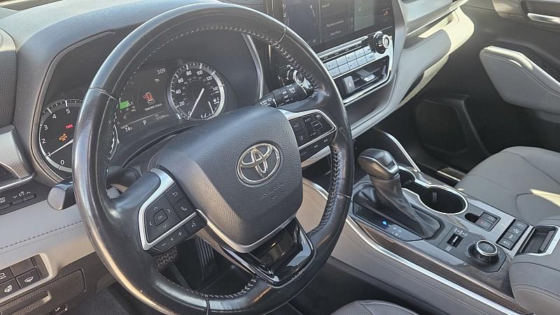 used 2022 Toyota Highlander car, priced at $29,999