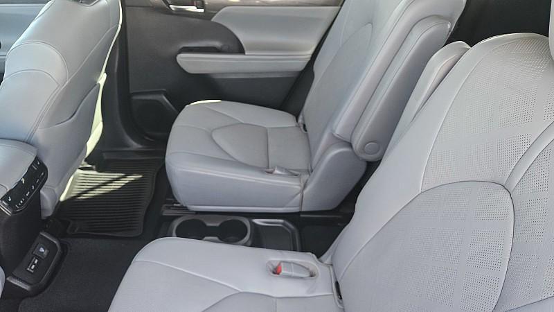used 2022 Toyota Highlander car, priced at $29,999
