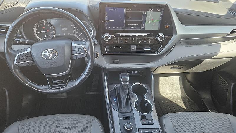 used 2022 Toyota Highlander car, priced at $29,999
