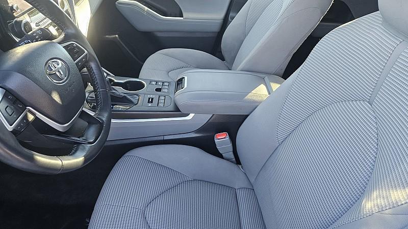 used 2023 Toyota Highlander car, priced at $31,999
