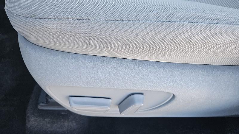 used 2023 Toyota Highlander car, priced at $31,999