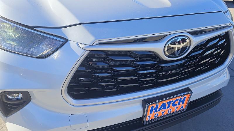 used 2023 Toyota Highlander car, priced at $31,999