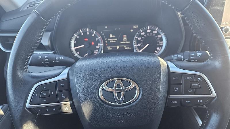 used 2023 Toyota Highlander car, priced at $31,999