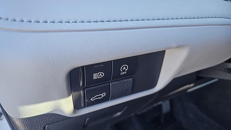 used 2023 Toyota Highlander car, priced at $31,999