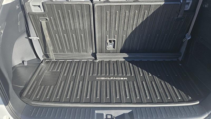 used 2023 Toyota Highlander car, priced at $31,999