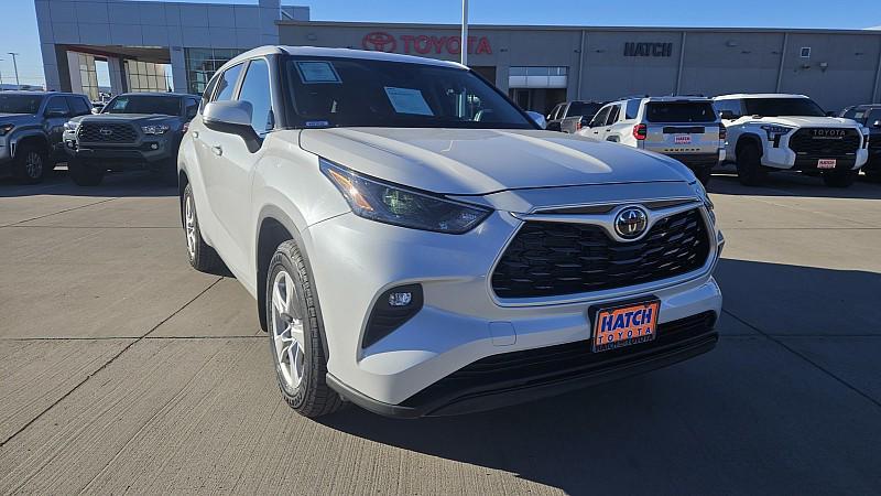 used 2023 Toyota Highlander car, priced at $31,999