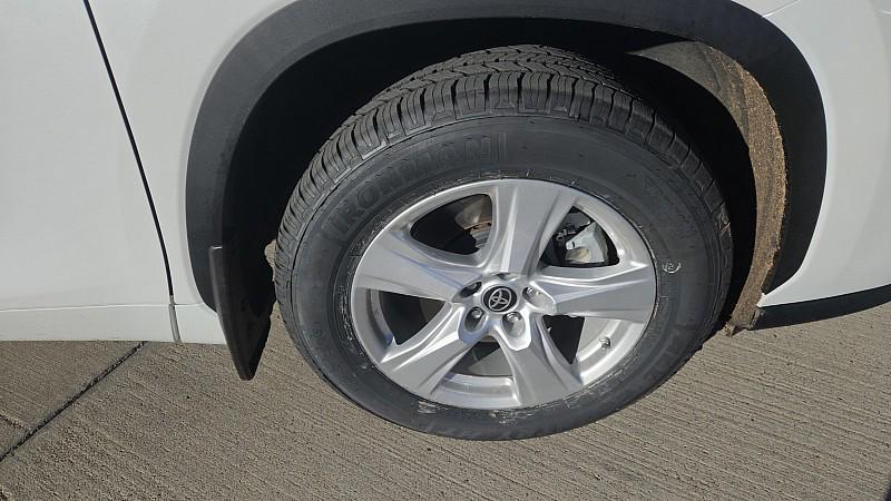 used 2023 Toyota Highlander car, priced at $31,999