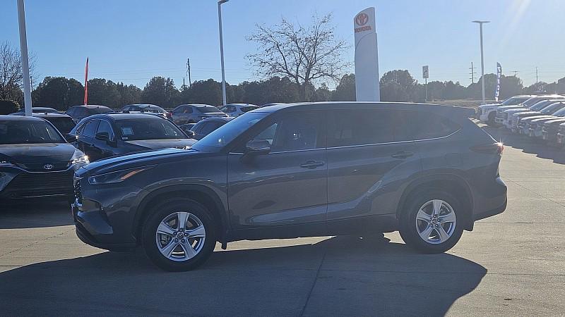 used 2024 Toyota Highlander car, priced at $33,409
