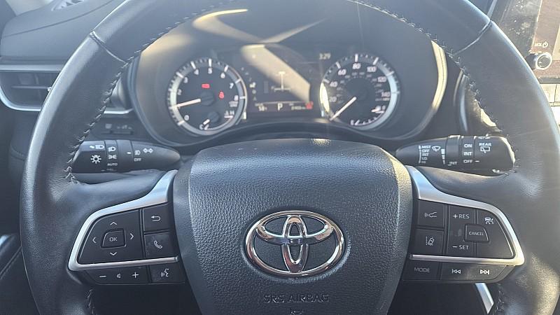 used 2024 Toyota Highlander car, priced at $33,409