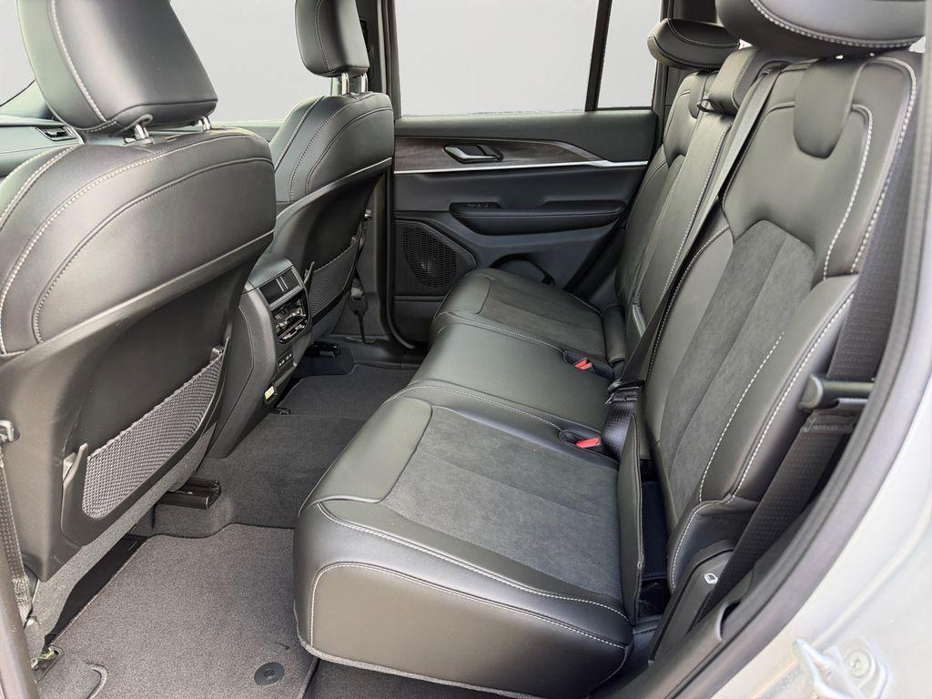 new 2026 Jeep Grand Cherokee car, priced at $47,825