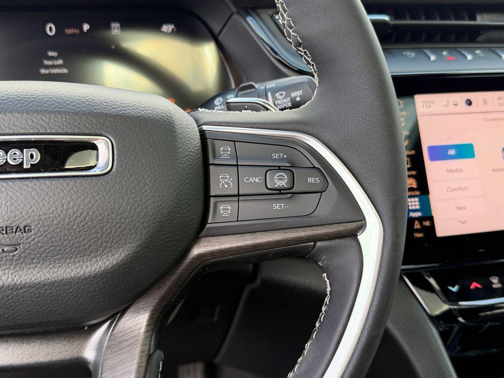 new 2026 Jeep Grand Cherokee car, priced at $47,825