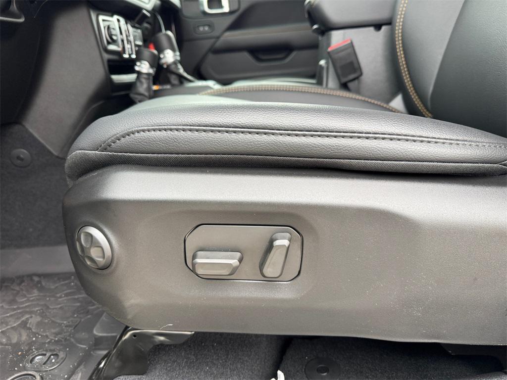 new 2026 Jeep Wrangler car, priced at $55,460